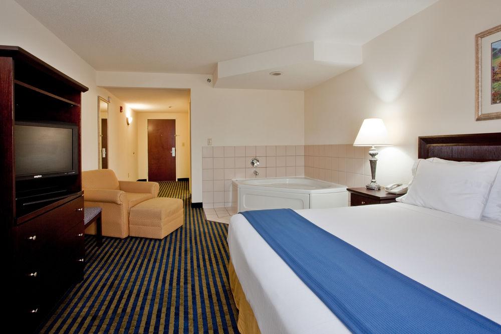 Holiday Inn Express & Suites Chesapeake By Ihg Exteriör bild