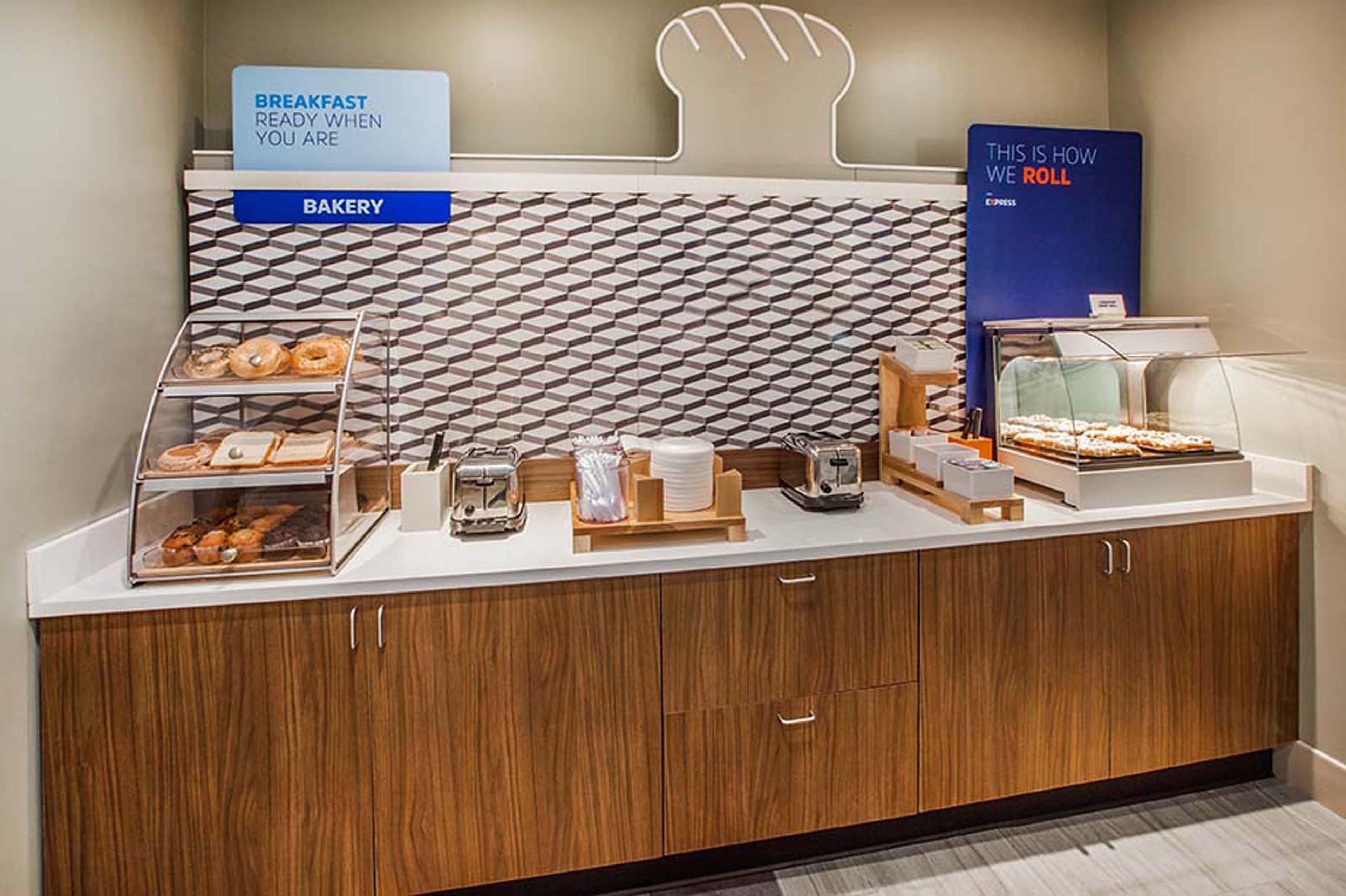Holiday Inn Express & Suites Chesapeake By Ihg Exteriör bild